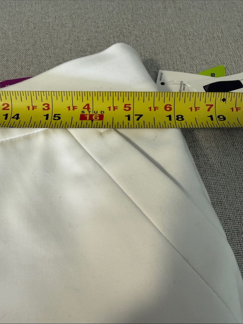 Investments Women’s White Bermuda shorts SZ14 - Picture 11 of 15